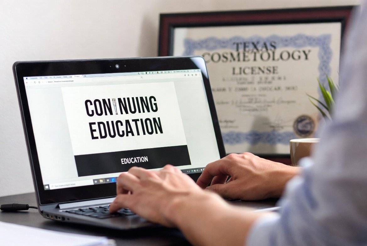 Cosmetologist completing online CE